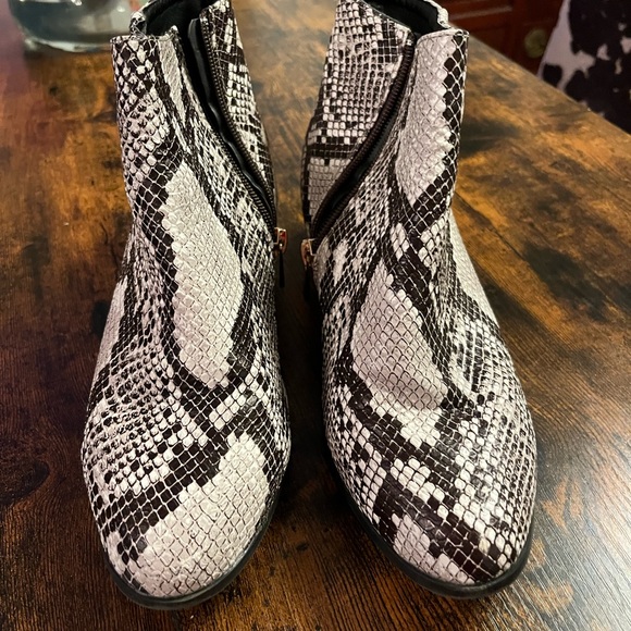 Faux snakeskin booties - Picture 2 of 11